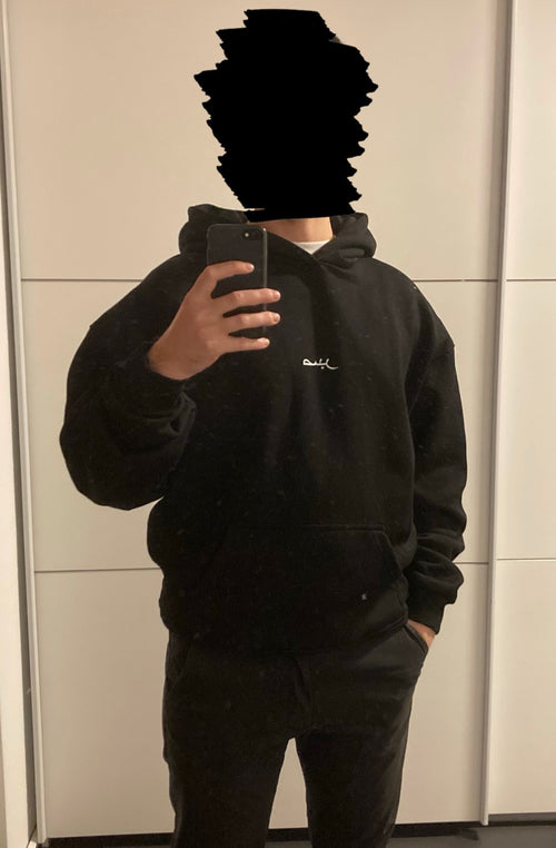 Oversized Hoodie
M | 180cm | 80kg
Hoodie Größe: XL